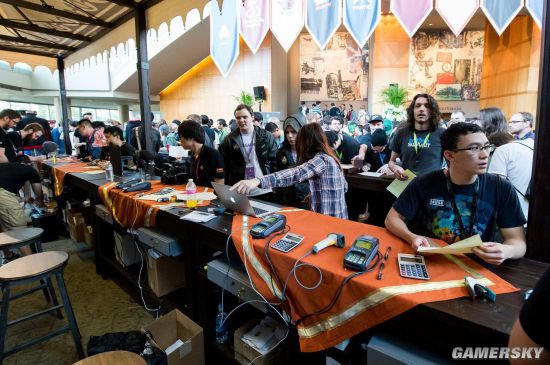 扑克误区：运气会补偿（扑克常见误区：以为运气能补回亏损）